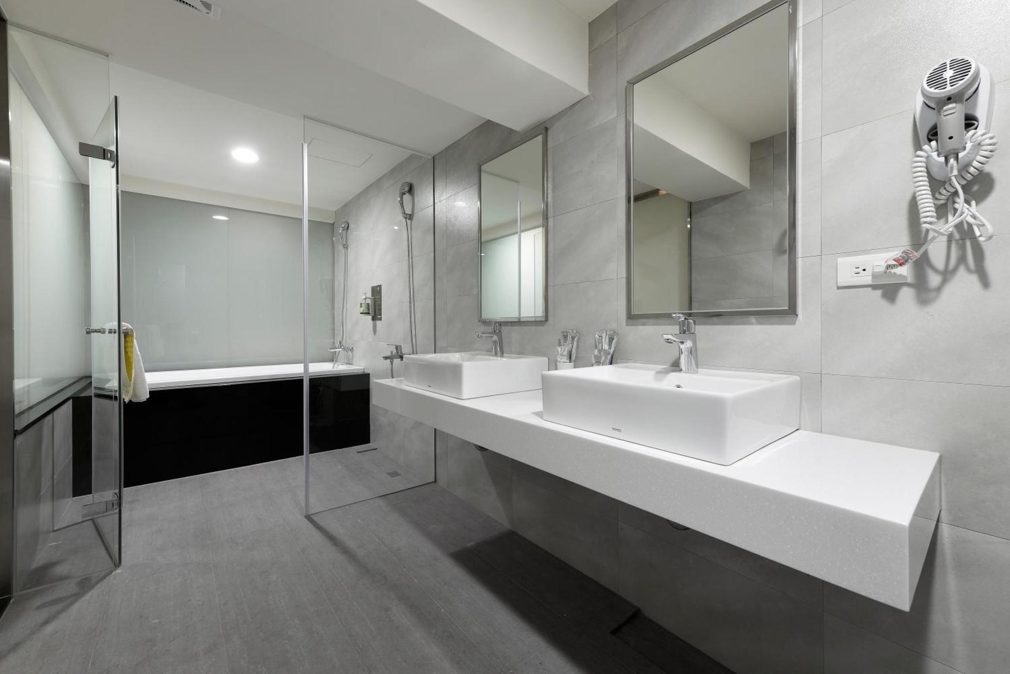 Trans Inn Taichung Dış mekan fotoğraf