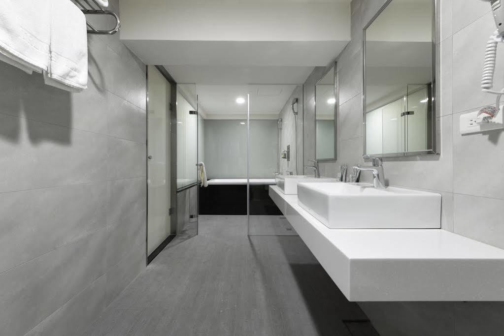 Trans Inn Taichung Dış mekan fotoğraf