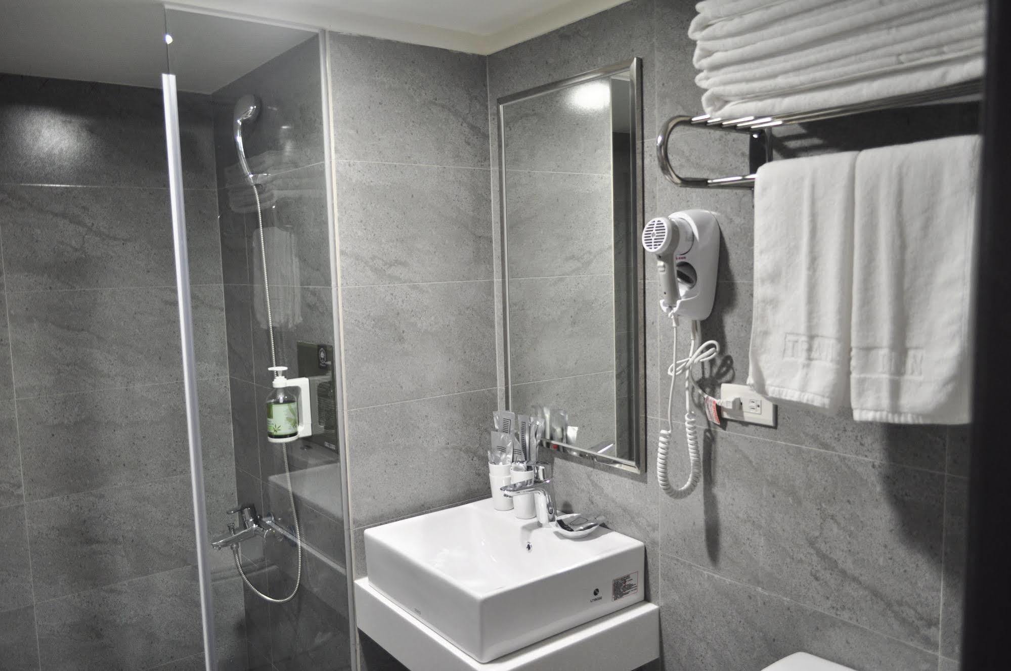 Trans Inn Taichung Dış mekan fotoğraf